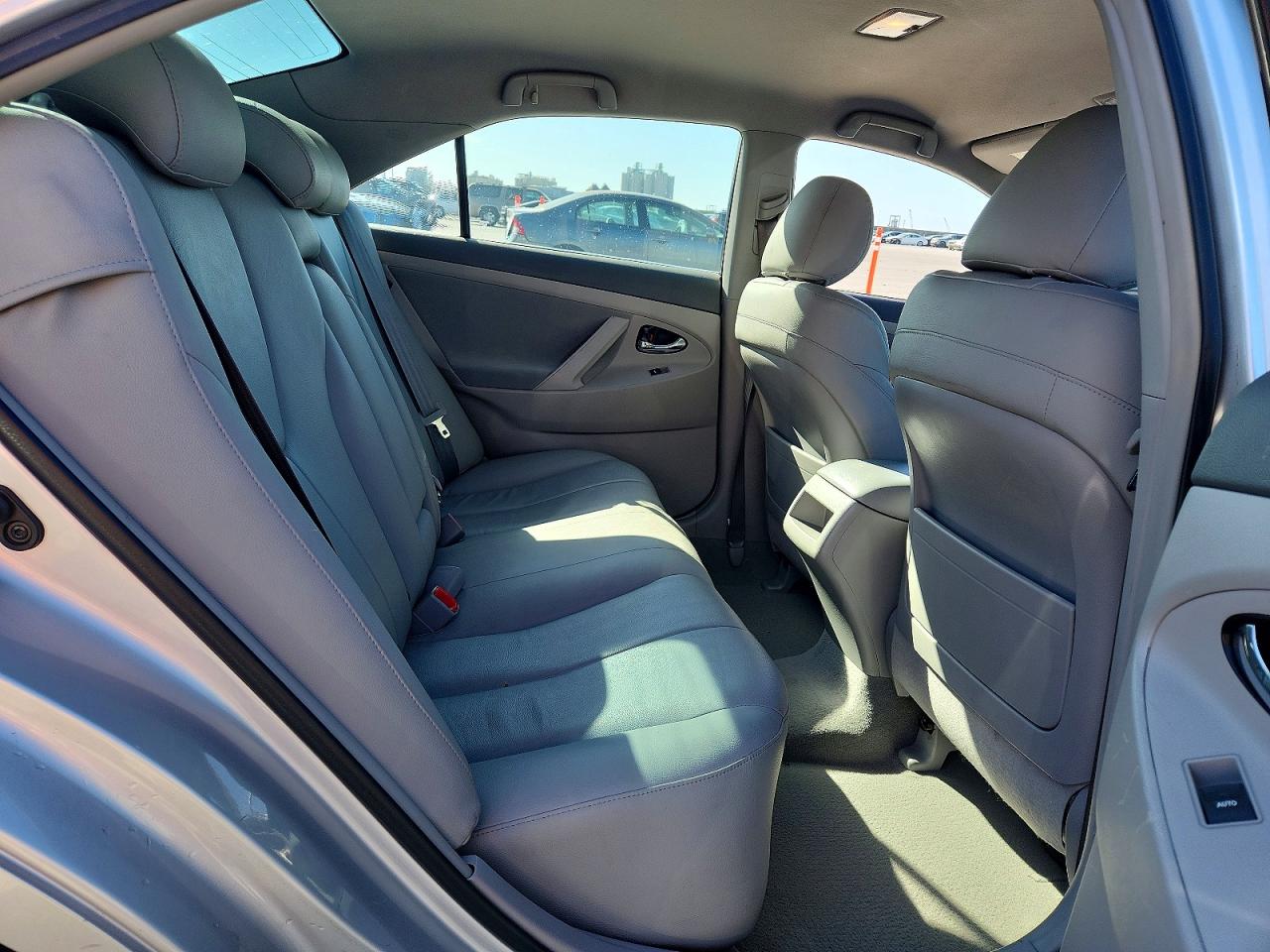 2011 TOYOTA CAMRY LE photo 28