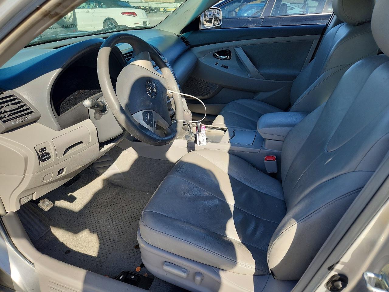 2011 TOYOTA CAMRY LE photo 19