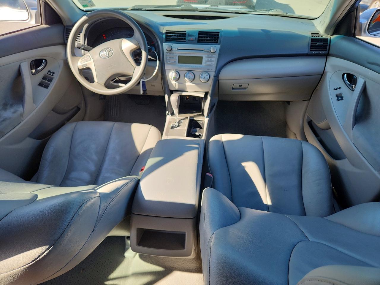 2011 TOYOTA CAMRY LE photo 22