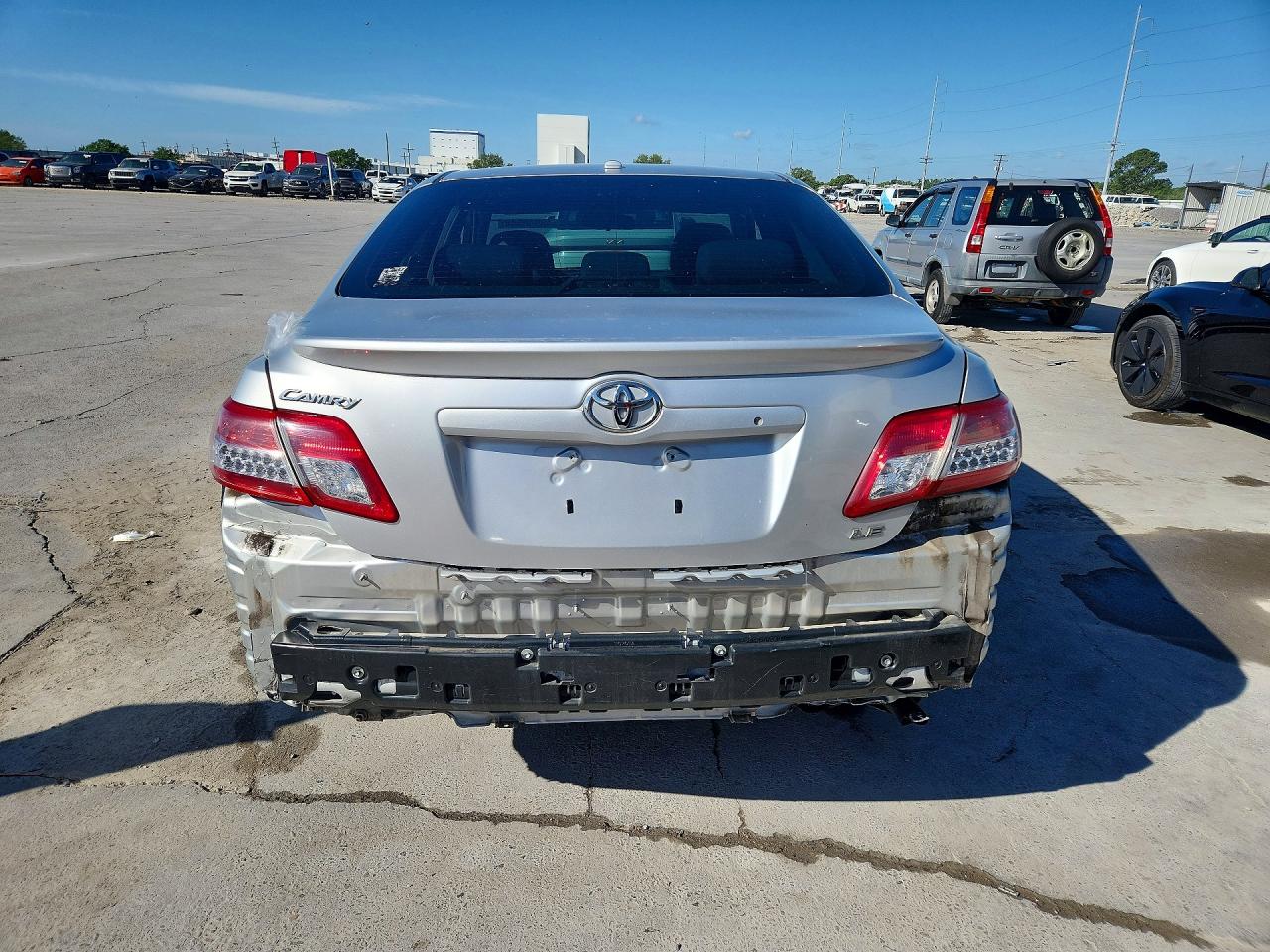 2011 TOYOTA CAMRY LE photo 16
