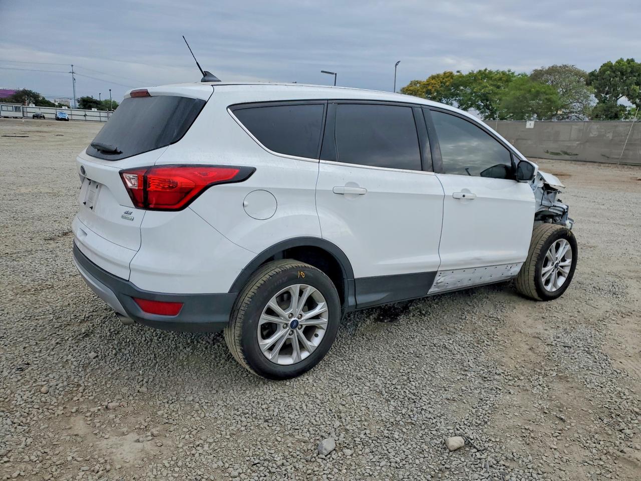 2019 FORD ESCAPE SE photo 3