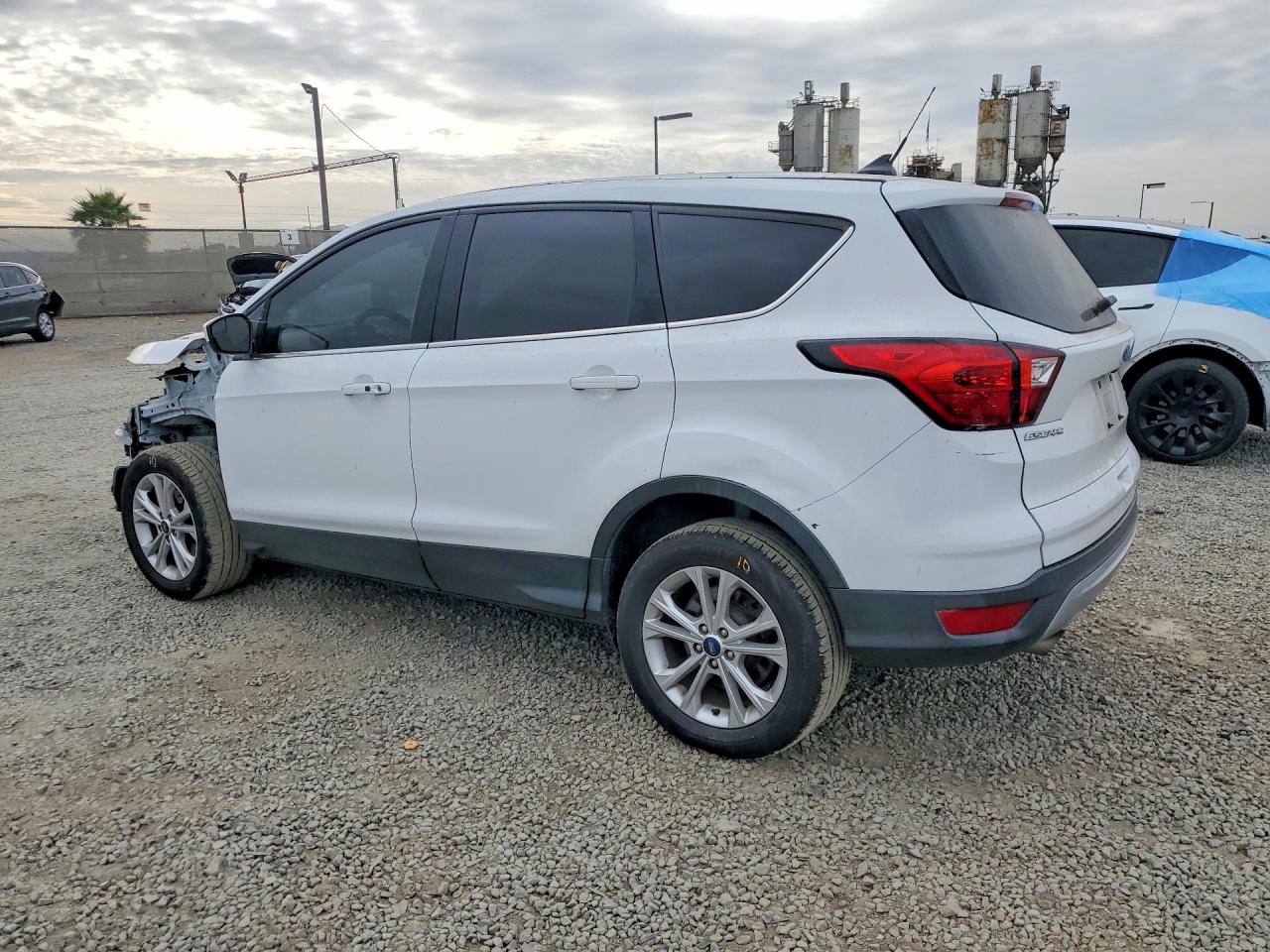 2019 FORD ESCAPE SE photo 2