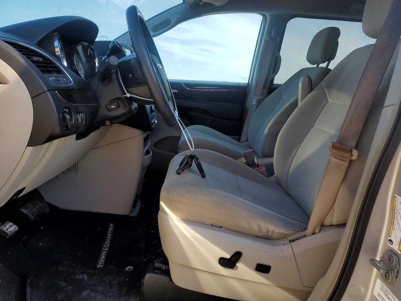 2011 CHRYSLER TOWN & COUNTRY TOURING photo 7