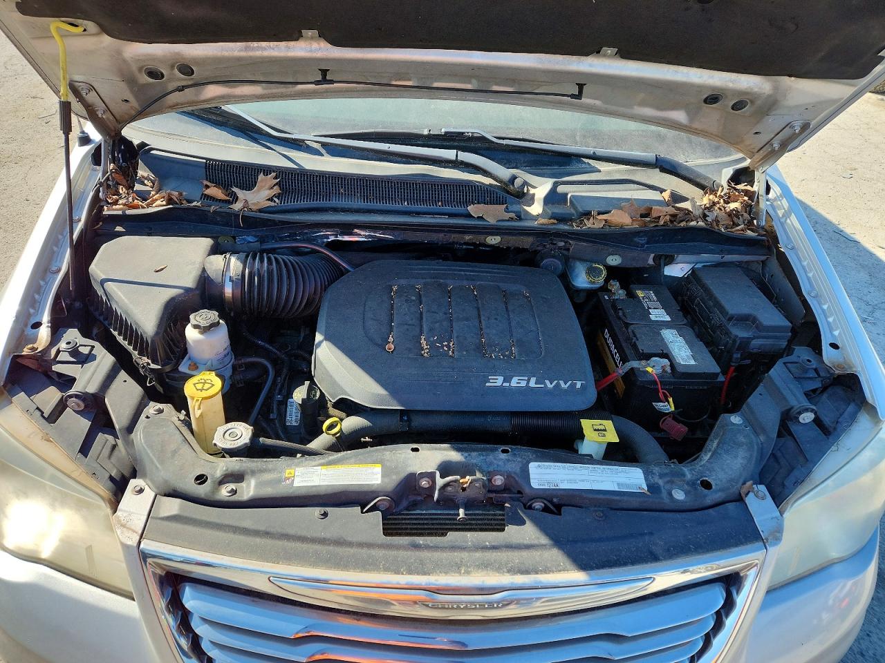 2011 CHRYSLER TOWN & COUNTRY TOURING photo 12