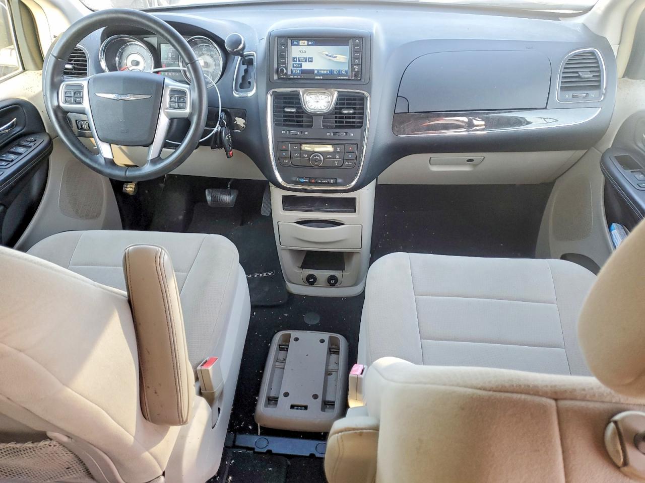 2011 CHRYSLER TOWN & COUNTRY TOURING photo 8