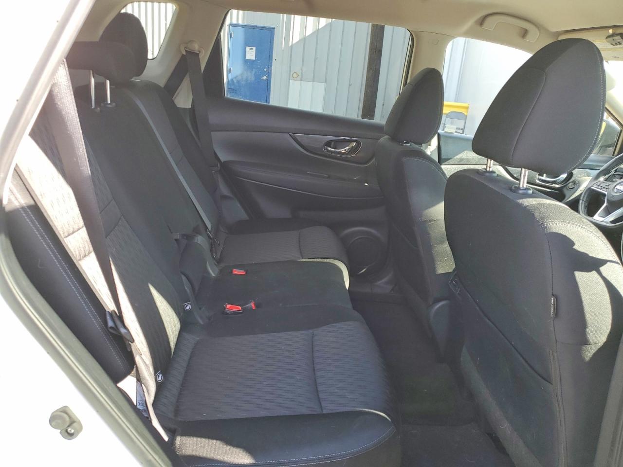 2017 NISSAN ROGUE SV photo 19