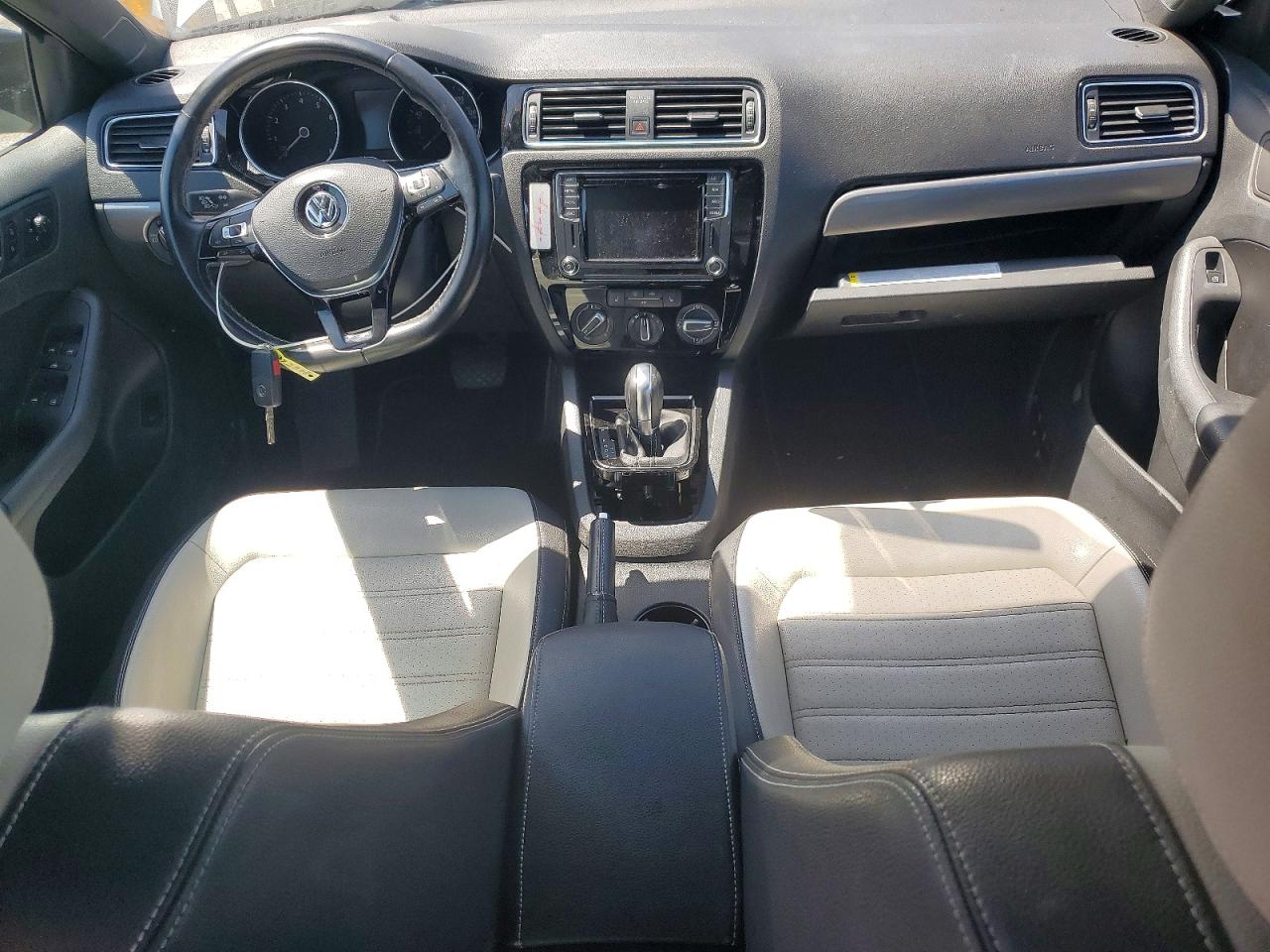 2017 VOLKSWAGEN JETTA SPORT photo 8