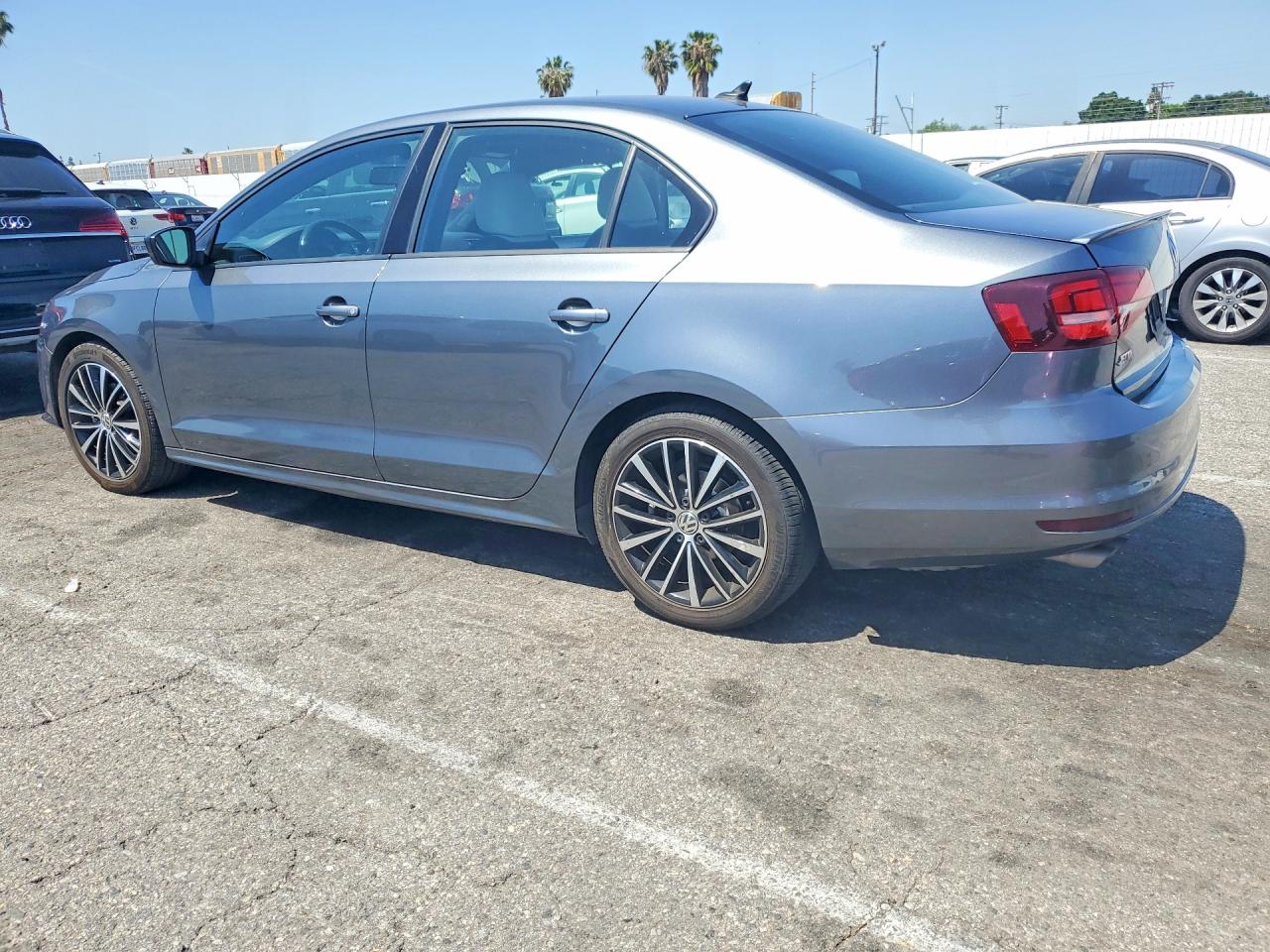 2017 VOLKSWAGEN JETTA SPORT photo 2