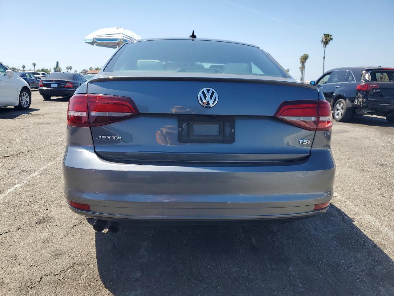 2017 VOLKSWAGEN JETTA SPORT photo 6