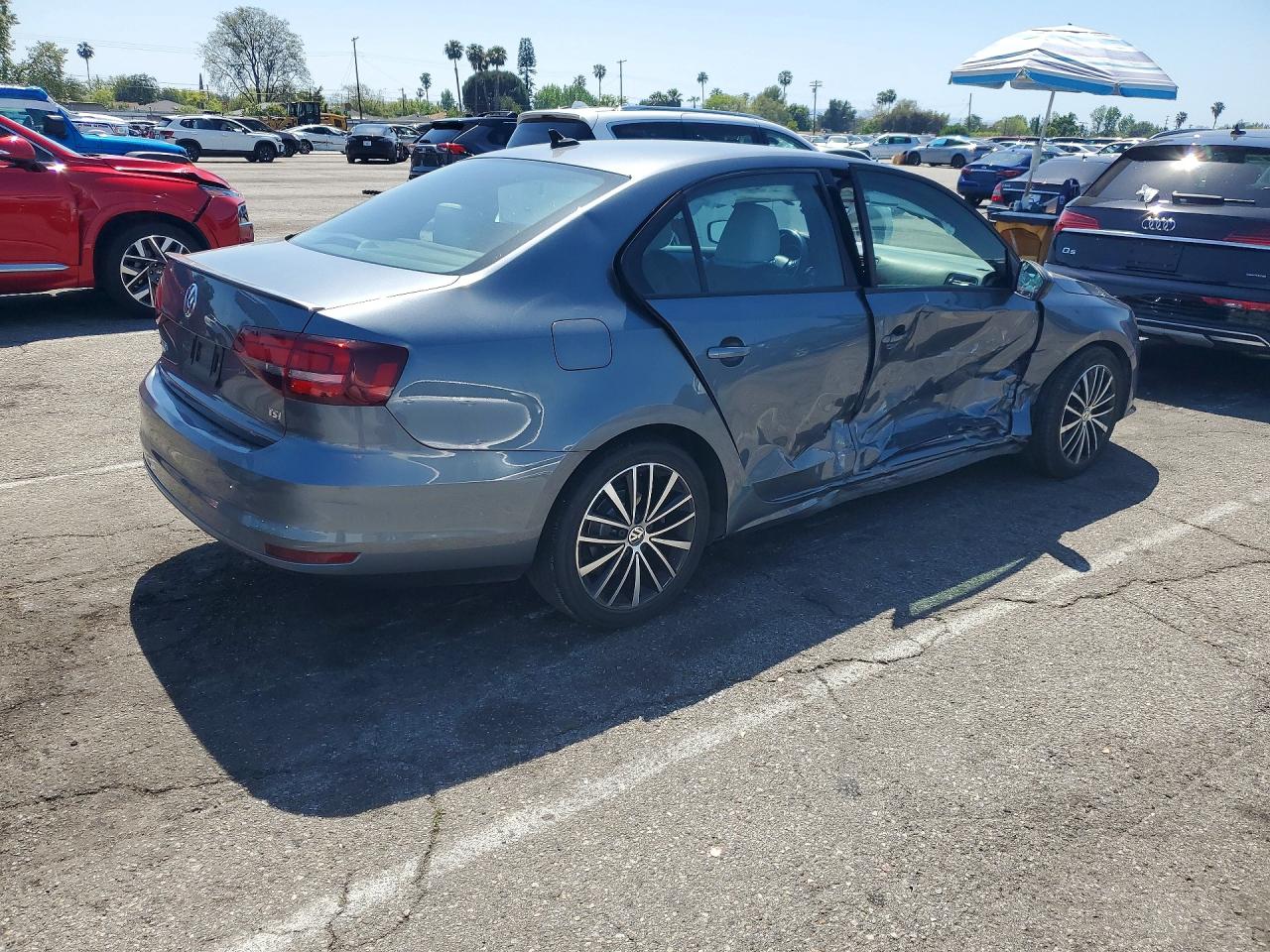2017 VOLKSWAGEN JETTA SPORT photo 3