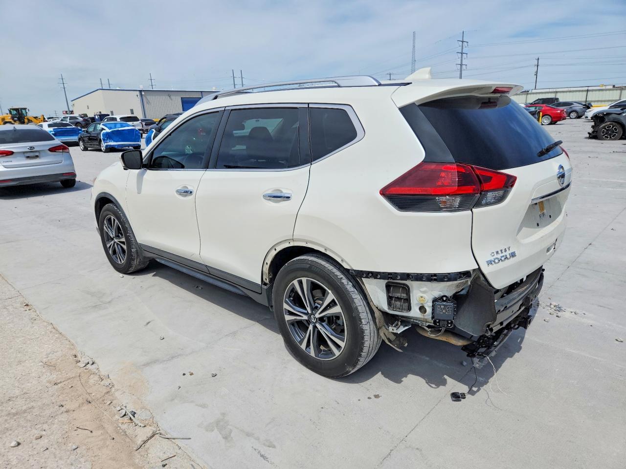 2019 NISSAN ROGUE SV photo 3