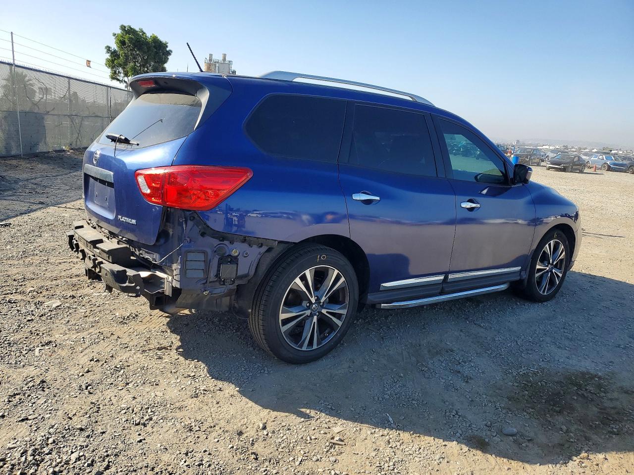 2017 NISSAN PATHFINDER S photo 5