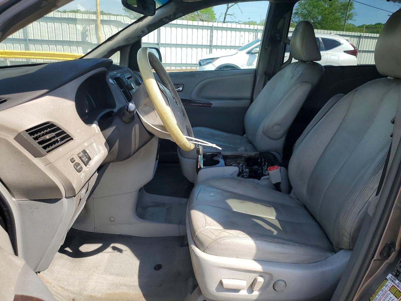 2014 TOYOTA SIENNA XLE 8-PASSENGER photo 7