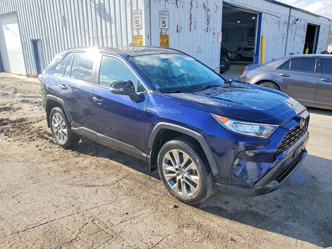 2019 TOYOTA RAV4 XLE PREMIUM photo 4