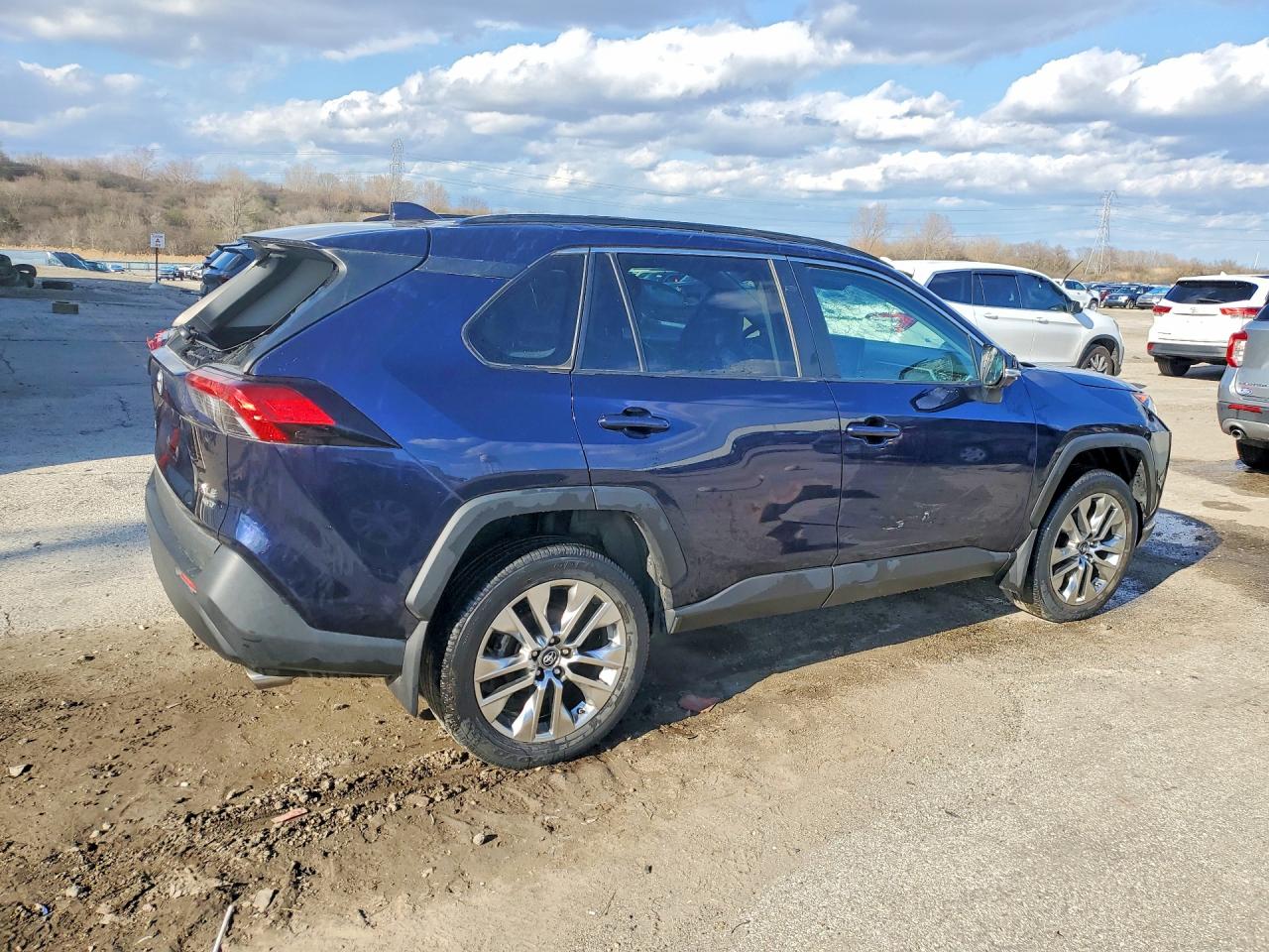 2019 TOYOTA RAV4 XLE PREMIUM photo 3