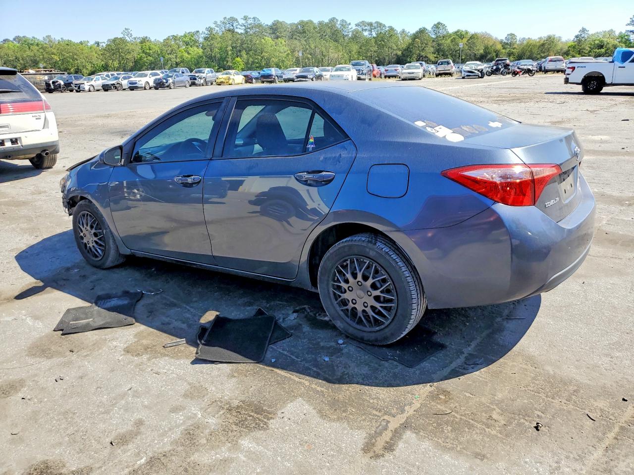 2018 TOYOTA COROLLA LE photo 3