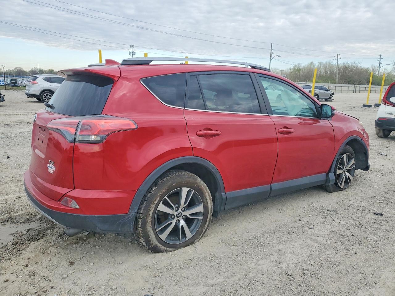 2017 TOYOTA RAV4 XLE photo 5