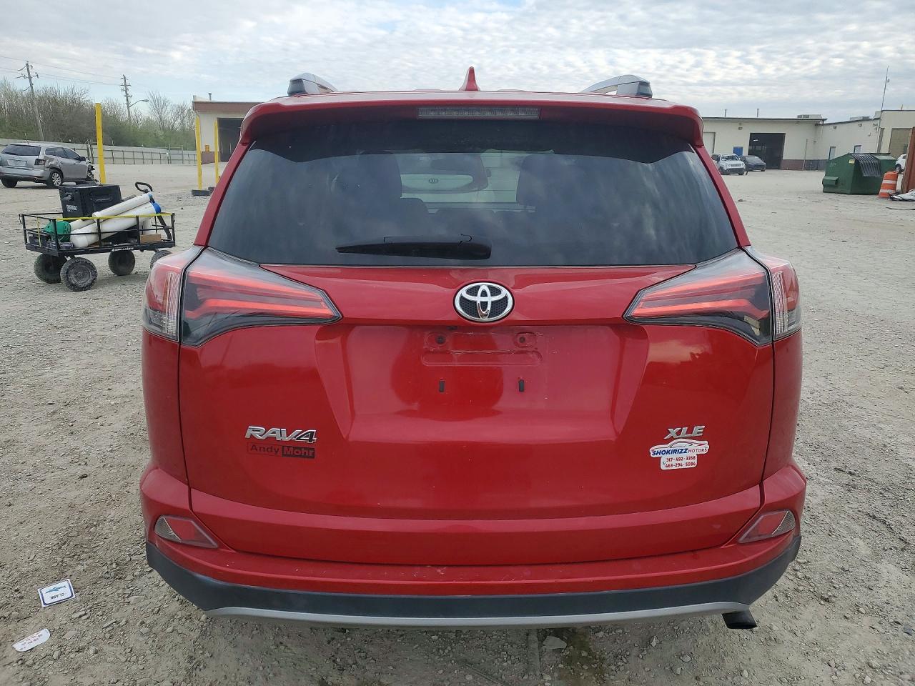 2017 TOYOTA RAV4 XLE photo 11