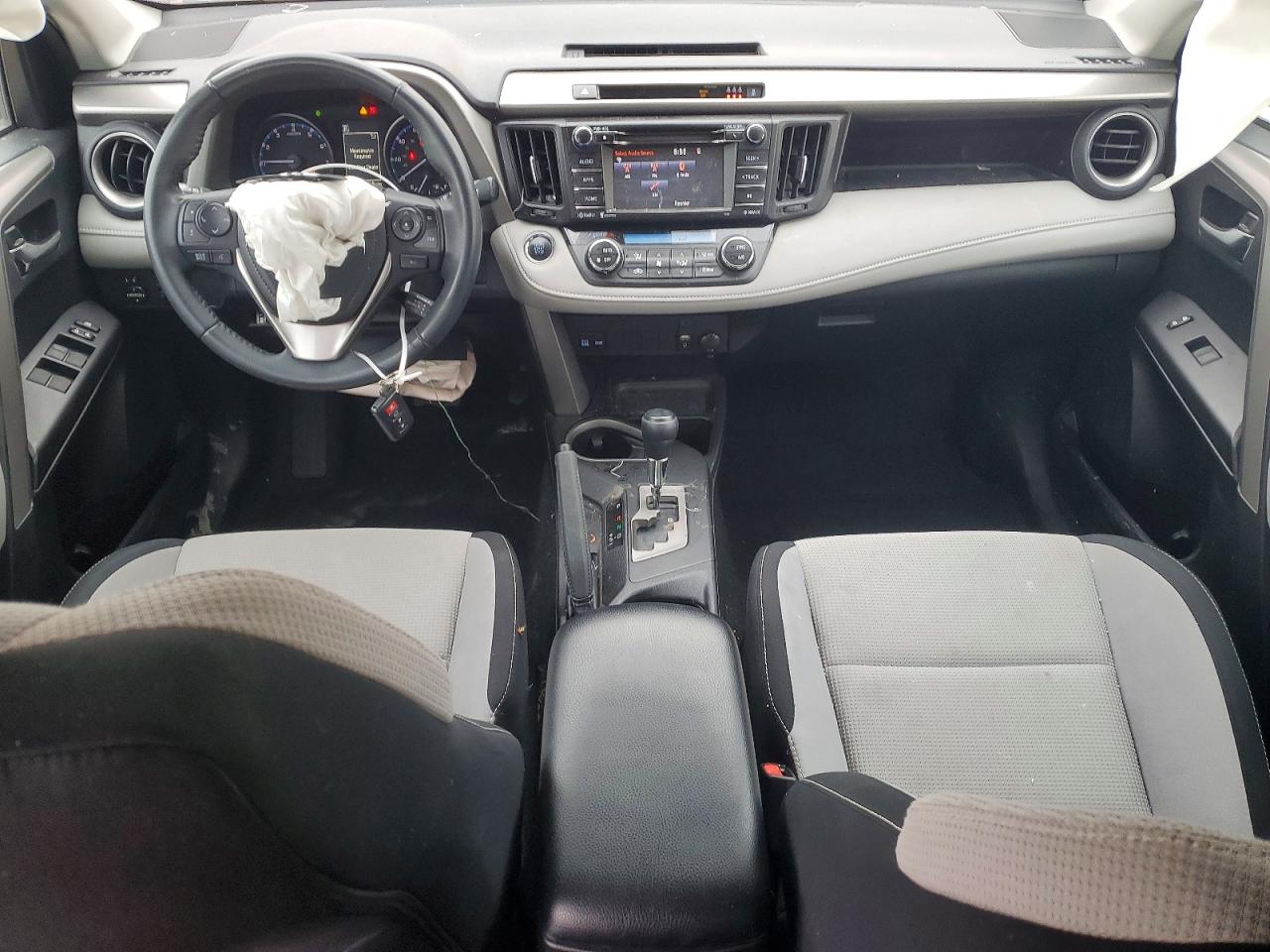2017 TOYOTA RAV4 XLE photo 15