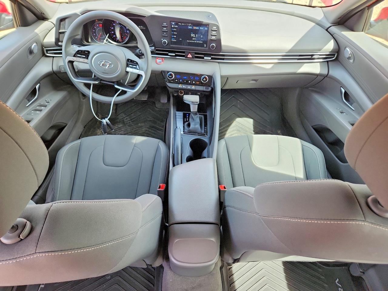 2022 HYUNDAI ELANTRA SEL photo 8