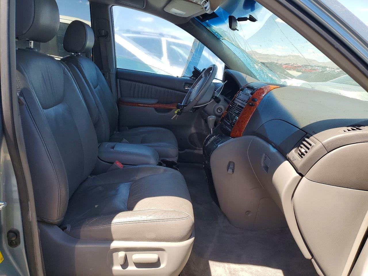2008 TOYOTA SIENNA XLE photo 19