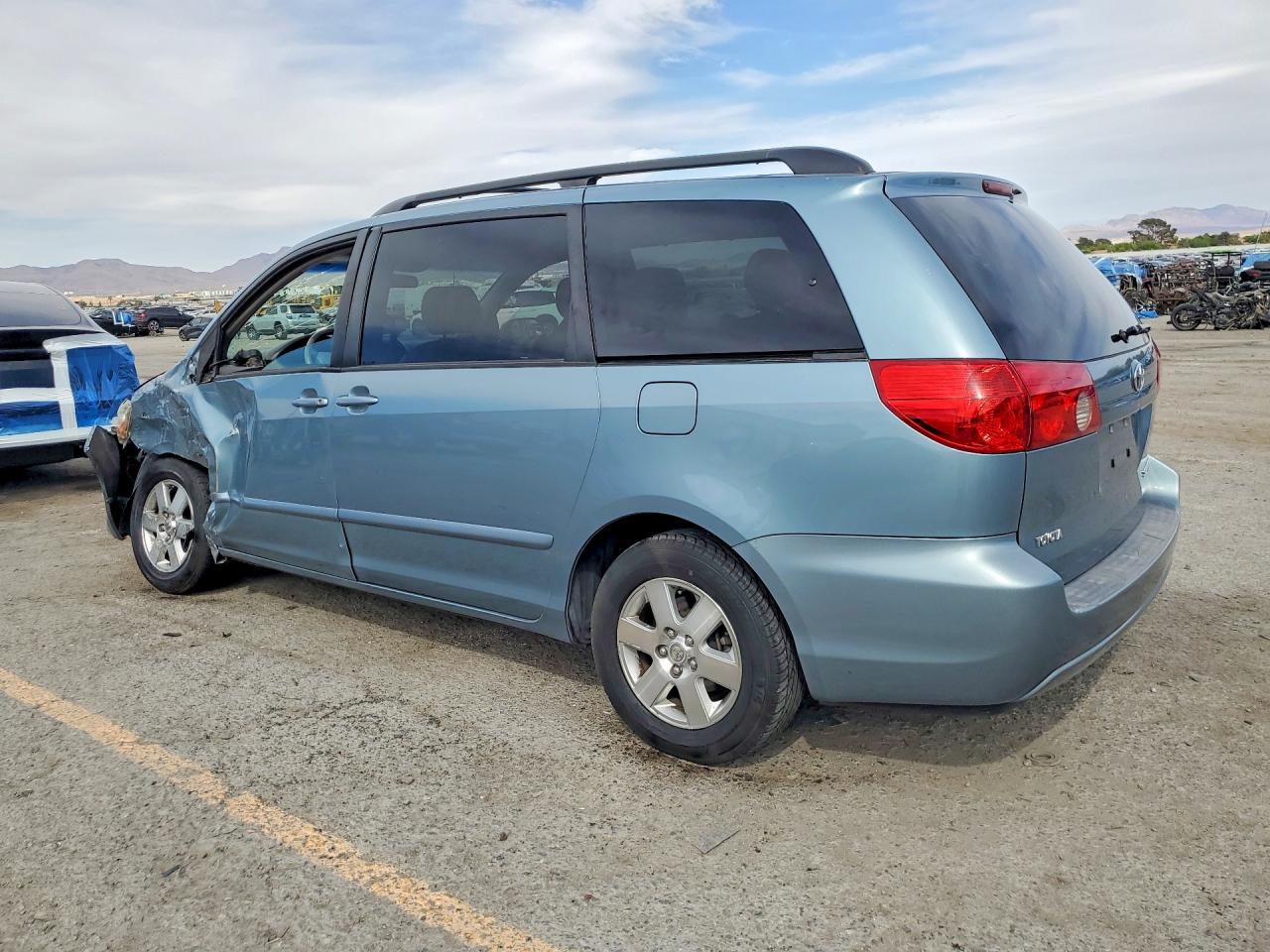 2008 TOYOTA SIENNA XLE photo 4