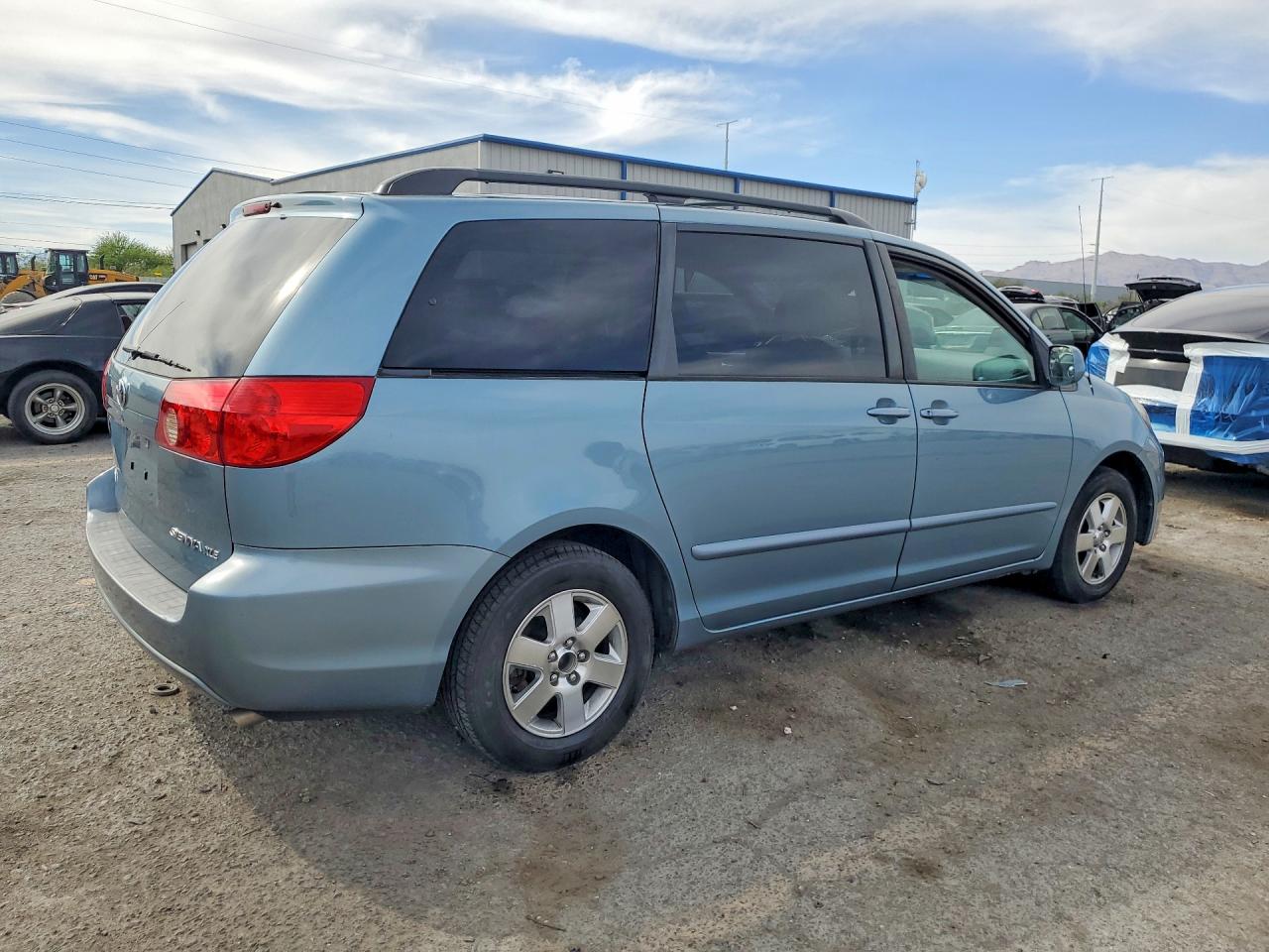 2008 TOYOTA SIENNA XLE photo 7