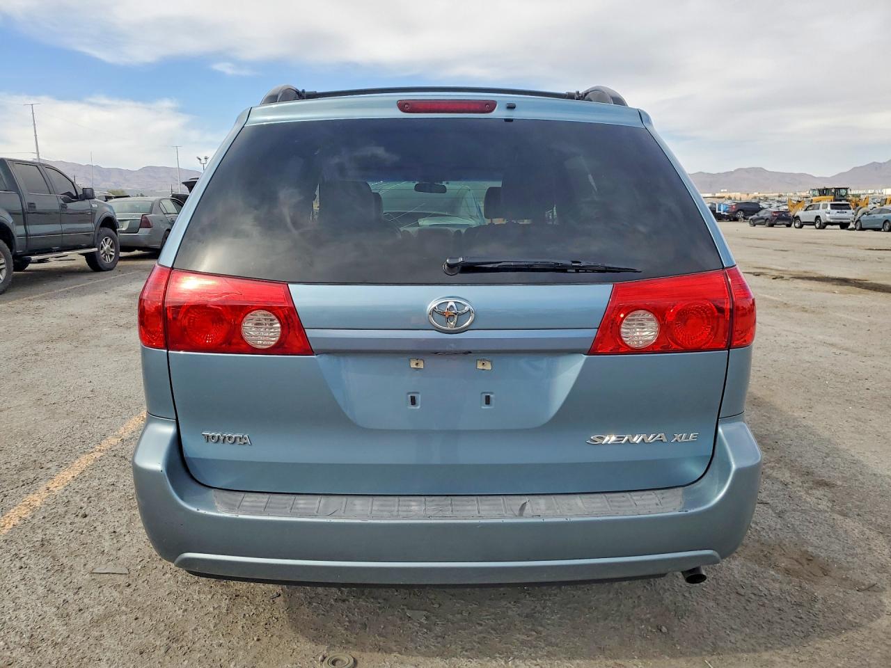 2008 TOYOTA SIENNA XLE photo 16