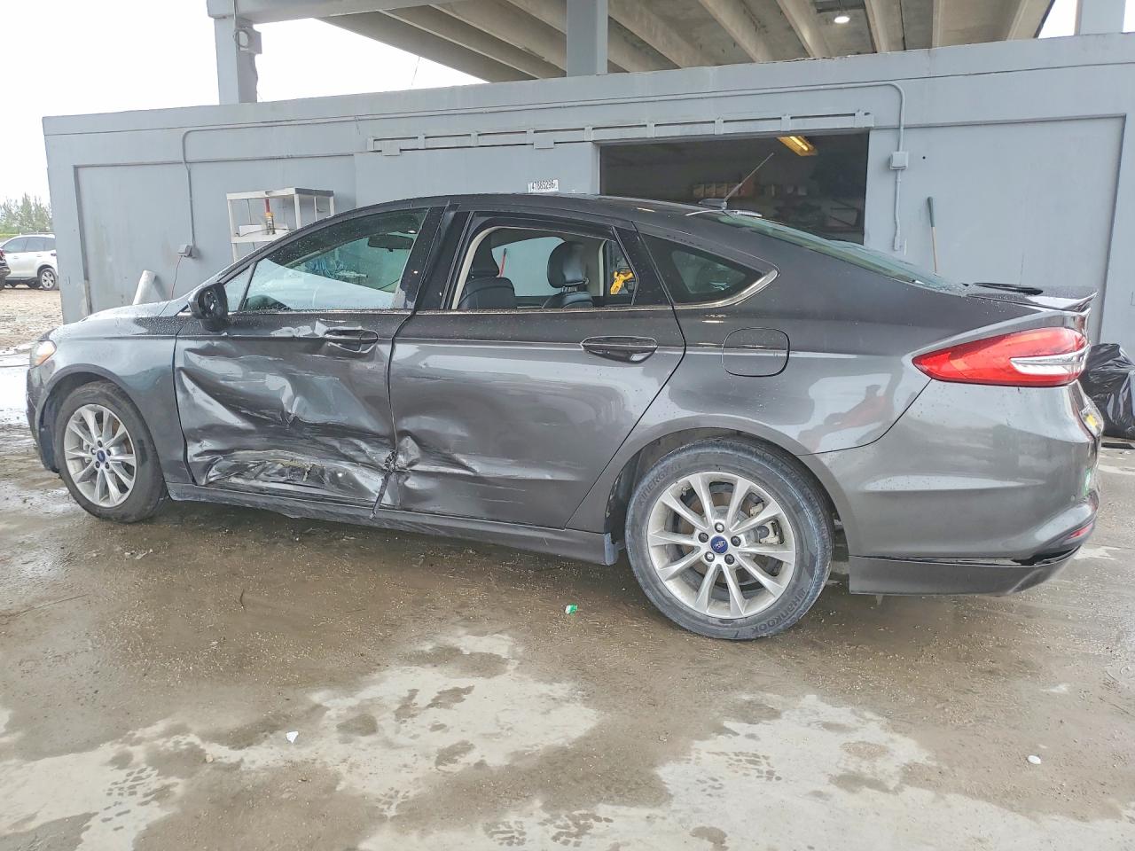 2017 FORD FUSION SE photo 2