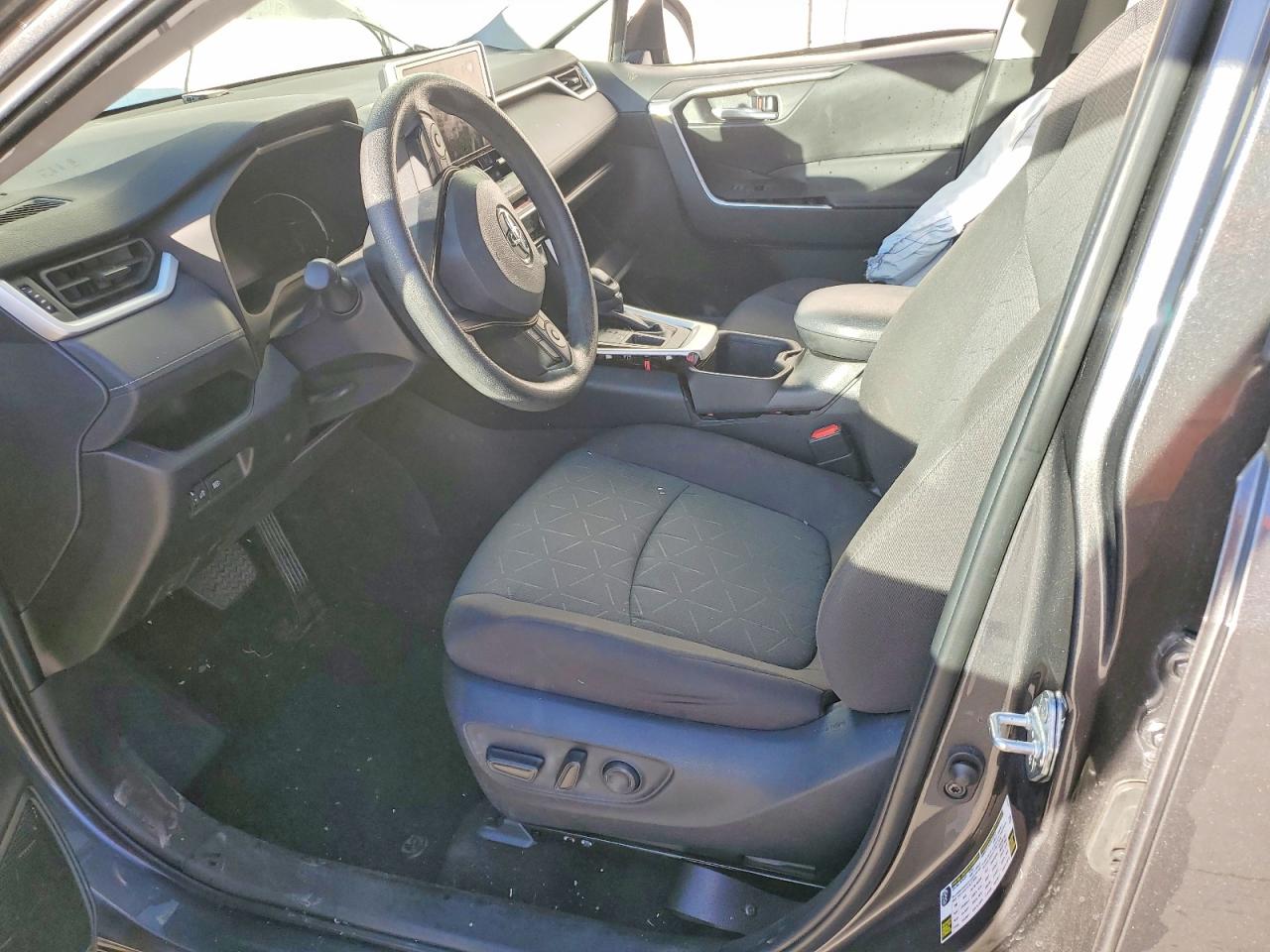 2024 TOYOTA RAV4 XLE photo 13