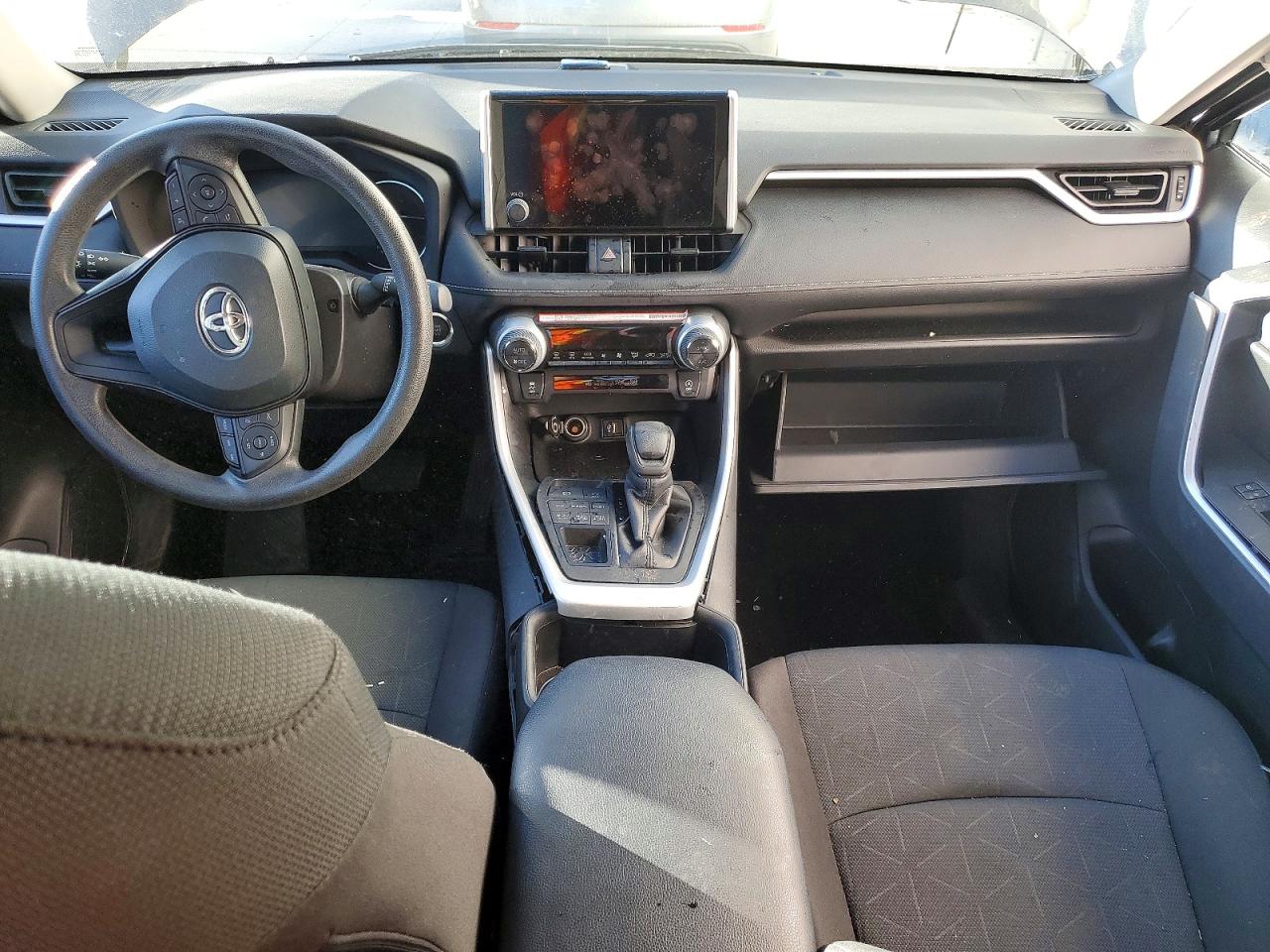 2024 TOYOTA RAV4 XLE photo 15