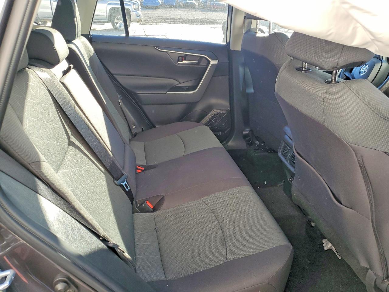 2024 TOYOTA RAV4 XLE photo 19