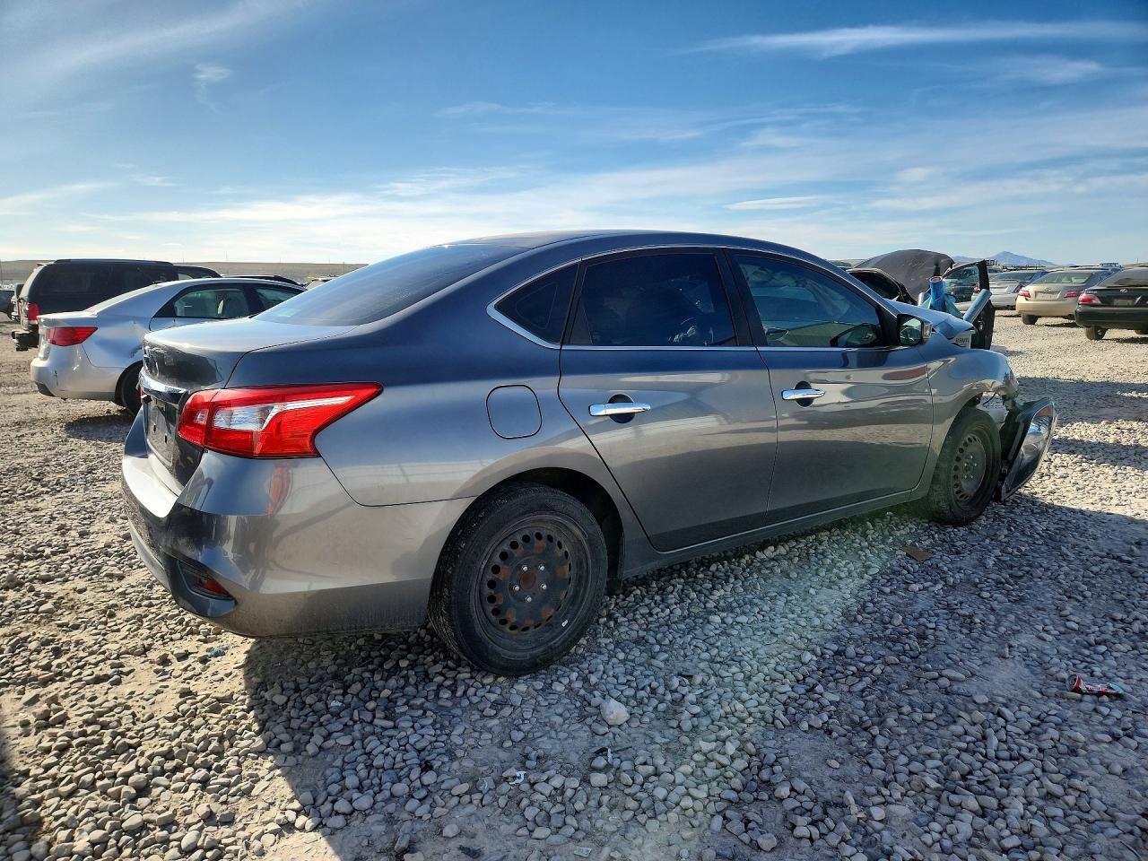 2017 NISSAN SENTRA S photo 7