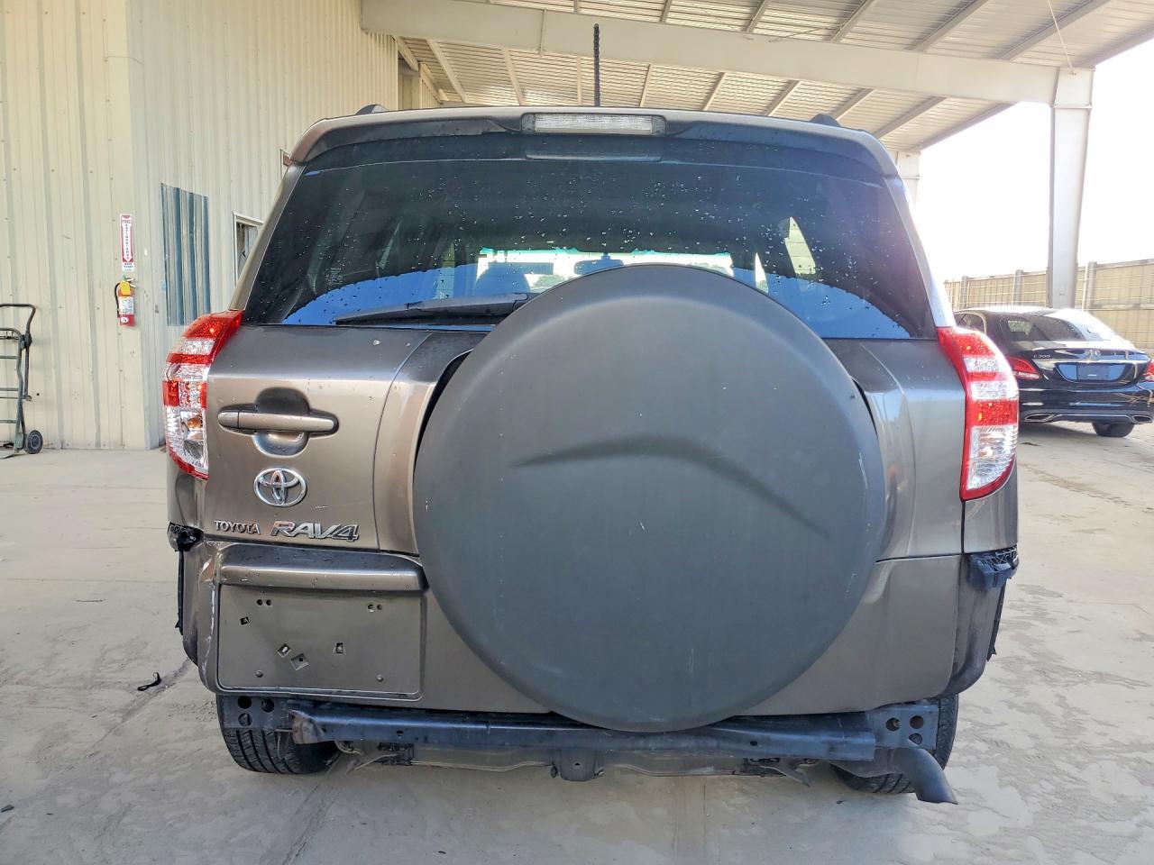 2010 TOYOTA RAV4 BASE photo 11