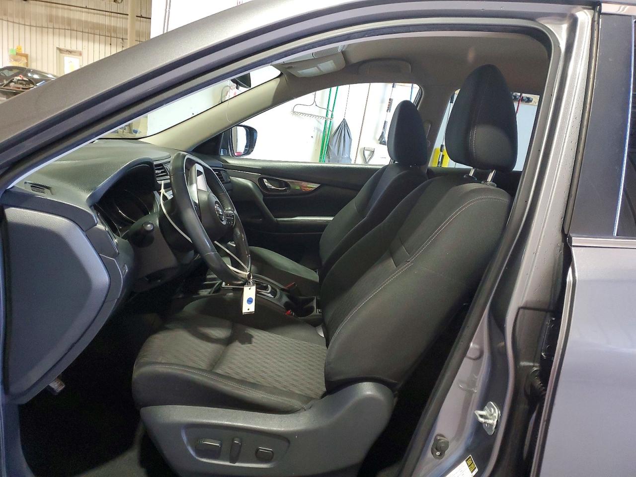2018 NISSAN ROGUE SV photo 13