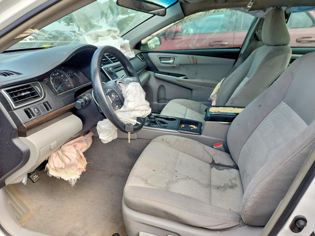2015 TOYOTA CAMRY LE photo 13
