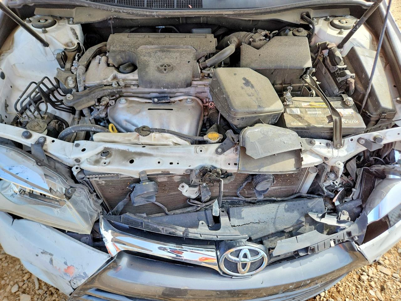 2015 TOYOTA CAMRY LE photo 21
