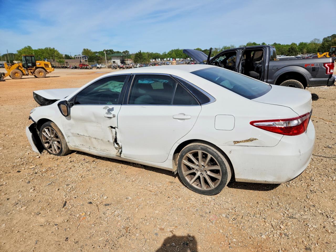 2015 TOYOTA CAMRY LE photo 3