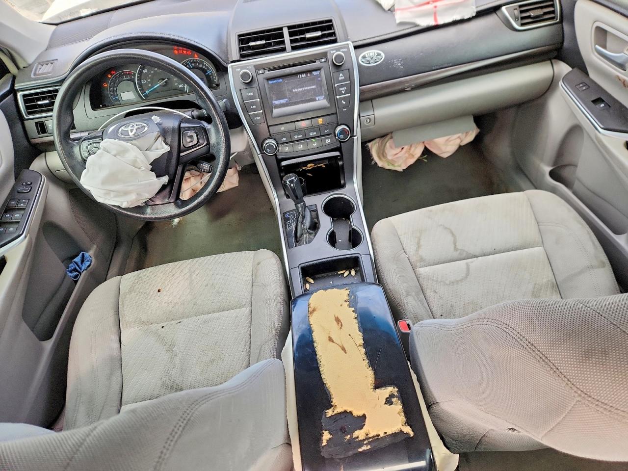2015 TOYOTA CAMRY LE photo 15