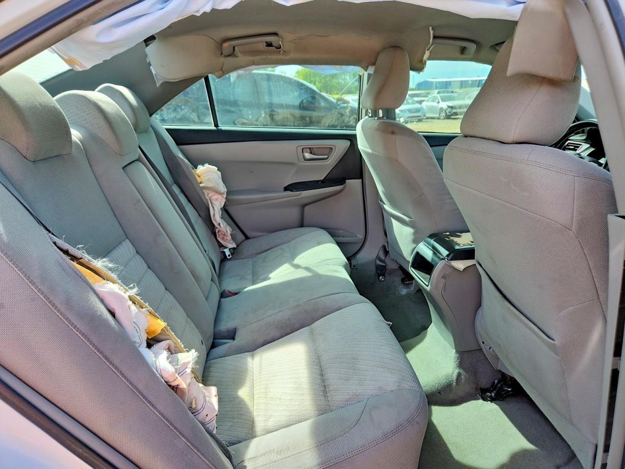 2015 TOYOTA CAMRY LE photo 19
