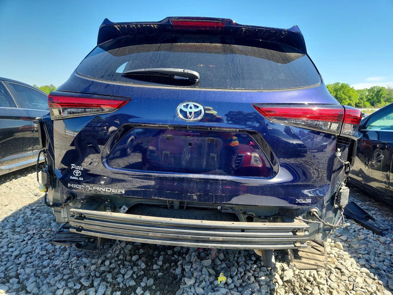 2022 TOYOTA HIGHLANDER XLE photo 11