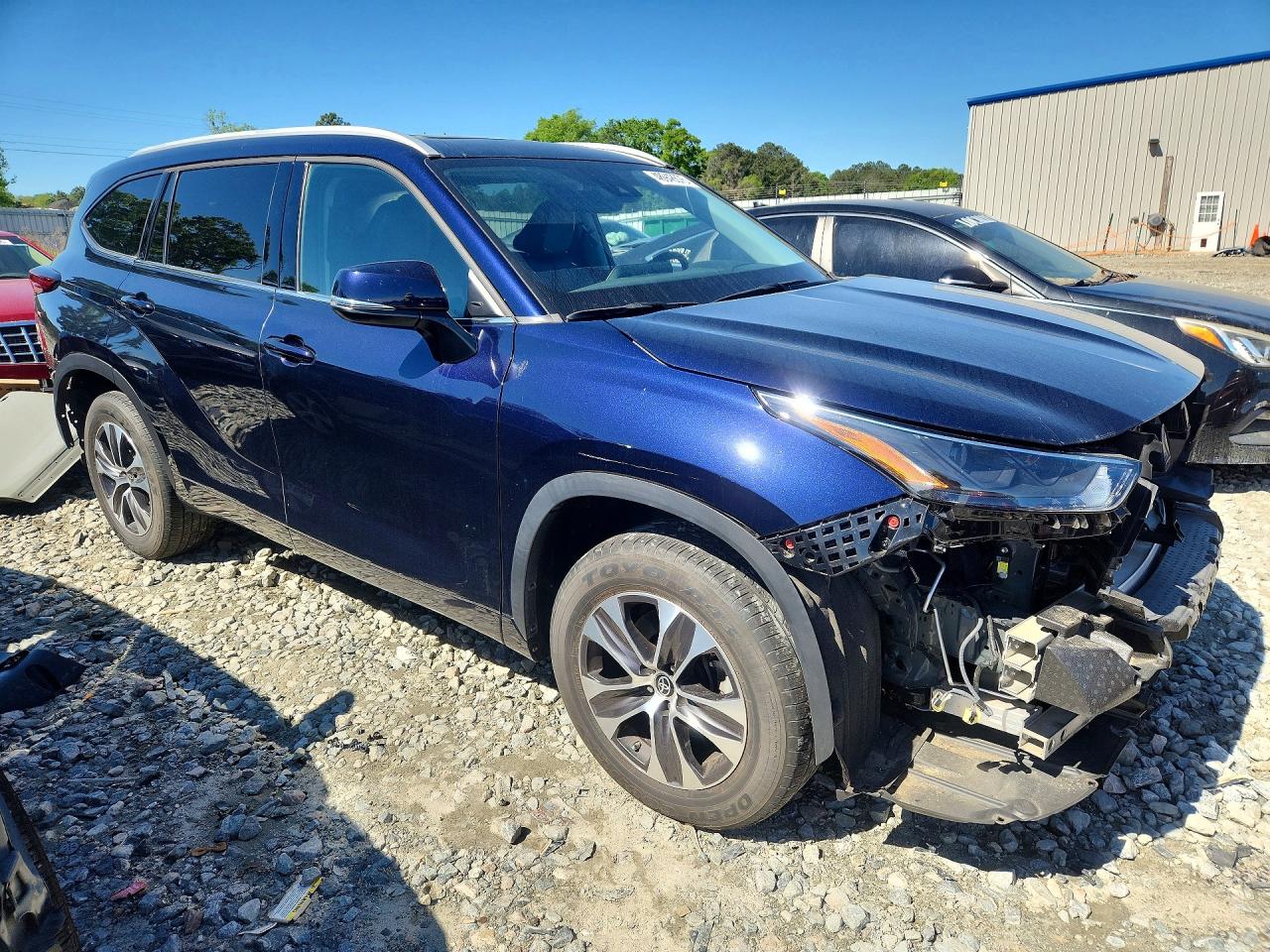 2022 TOYOTA HIGHLANDER XLE photo 7