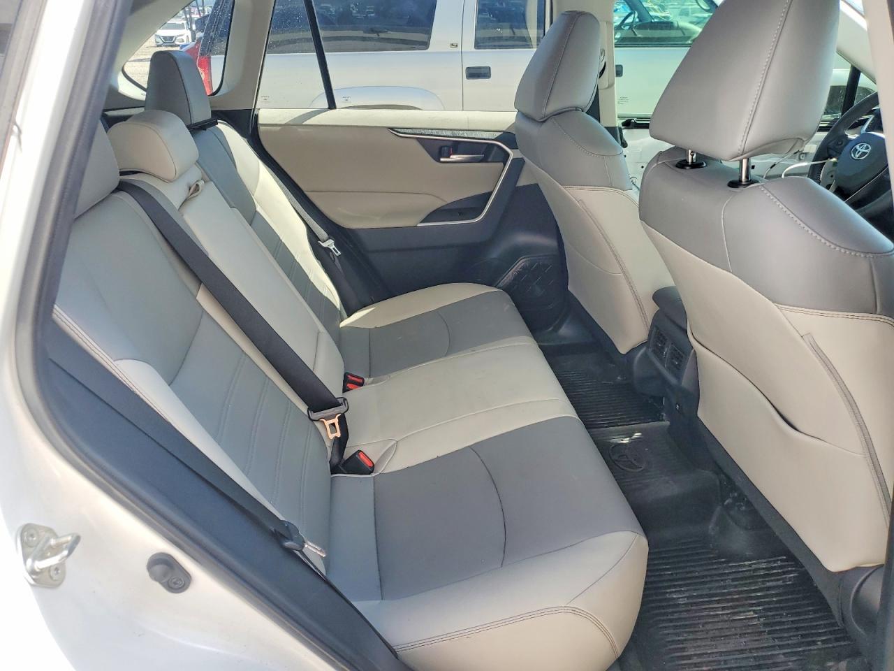 2021 TOYOTA RAV4 XLE PREMIUM photo 28
