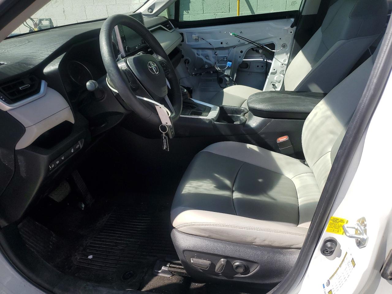 2021 TOYOTA RAV4 XLE PREMIUM photo 19