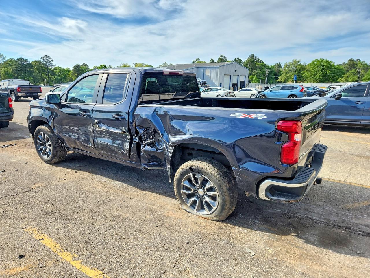 2023 CHEVROLET SILVERADO K1500 LT photo 3