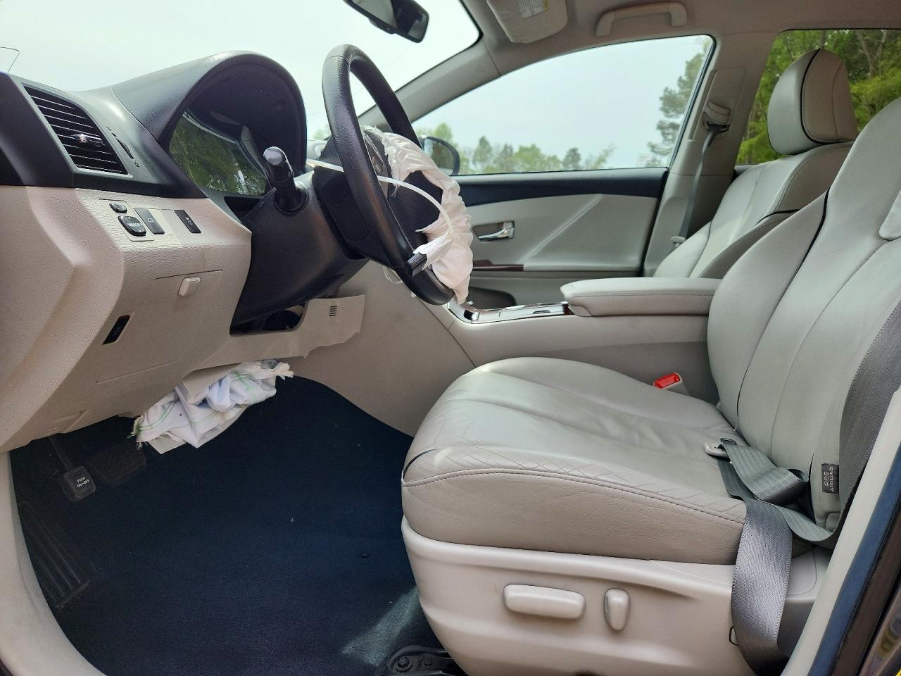 2012 TOYOTA VENZA XLE photo 19