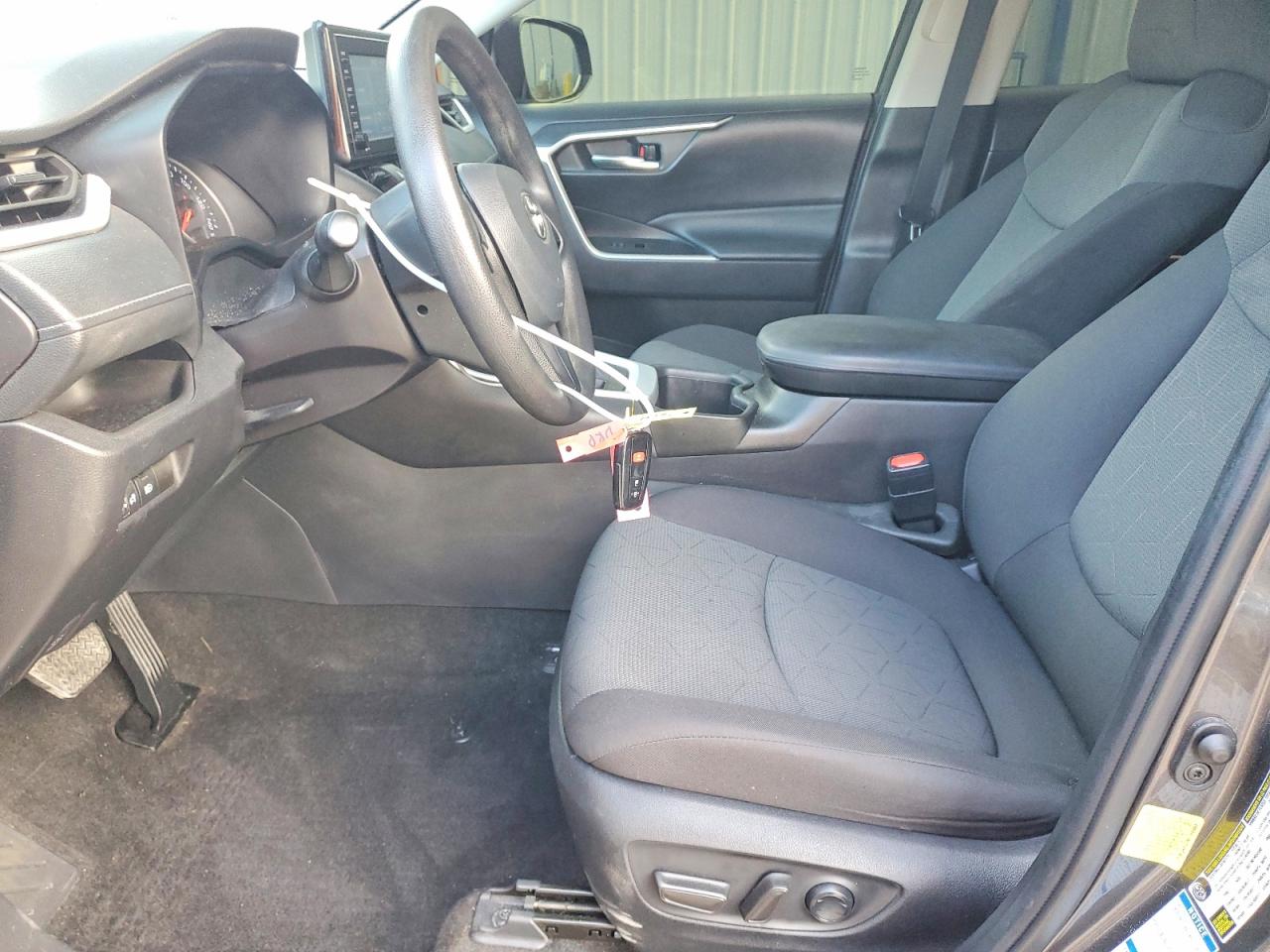 2022 TOYOTA RAV4 XLE photo 13