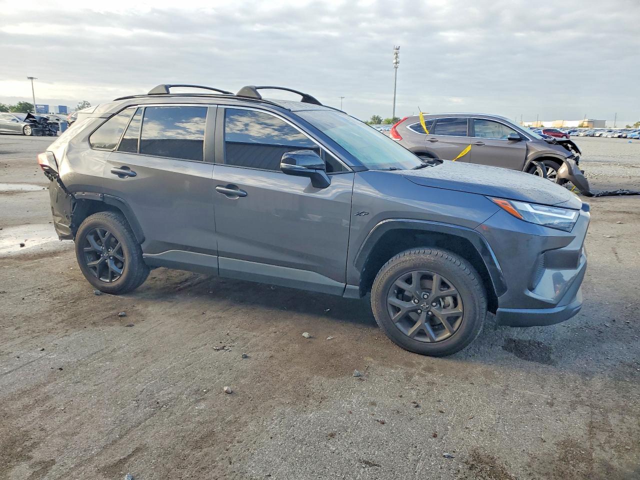 2022 TOYOTA RAV4 XLE photo 7