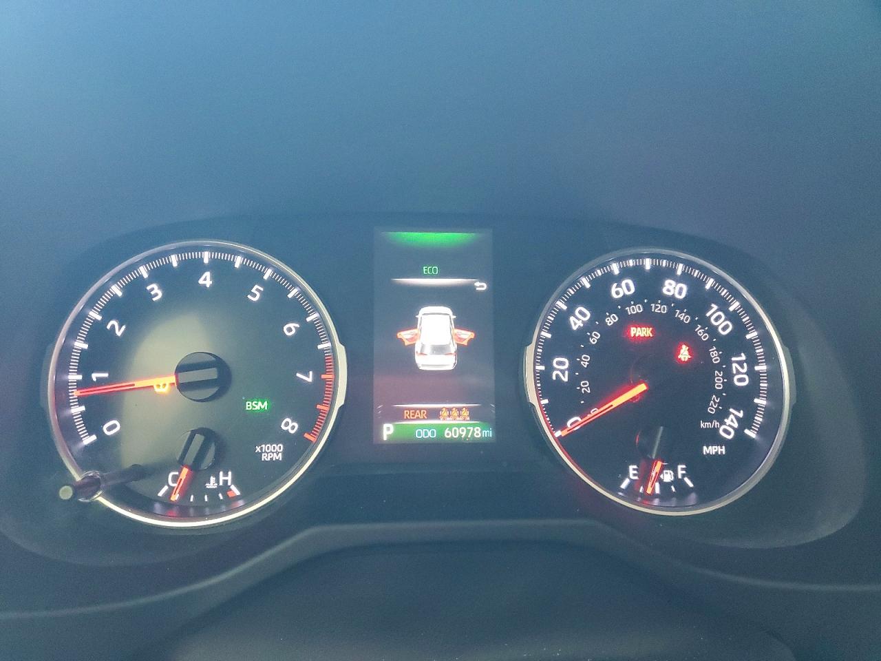 2022 TOYOTA RAV4 XLE photo 17