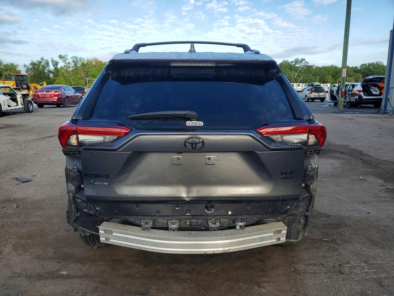2022 TOYOTA RAV4 XLE photo 11